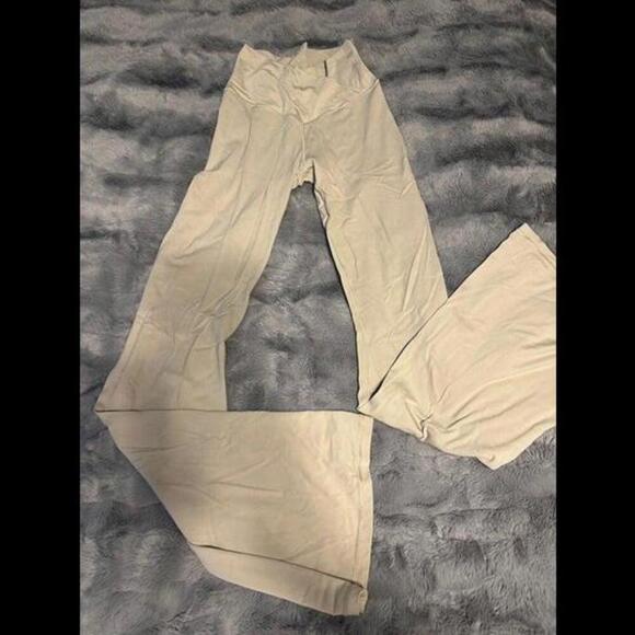 aerie Pants - Aerie OFFLINE High-Waisted Flared Leggings - Size M